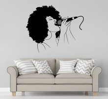 Naklejka na ścianę Piosenkarka