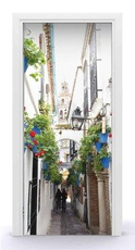 Naklejka na drzwi - Uliczka z wiszącymi doniczkami 0556